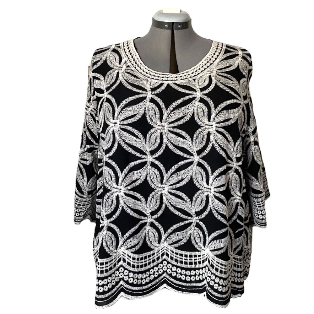Solitaire embroidered pop over top 2X